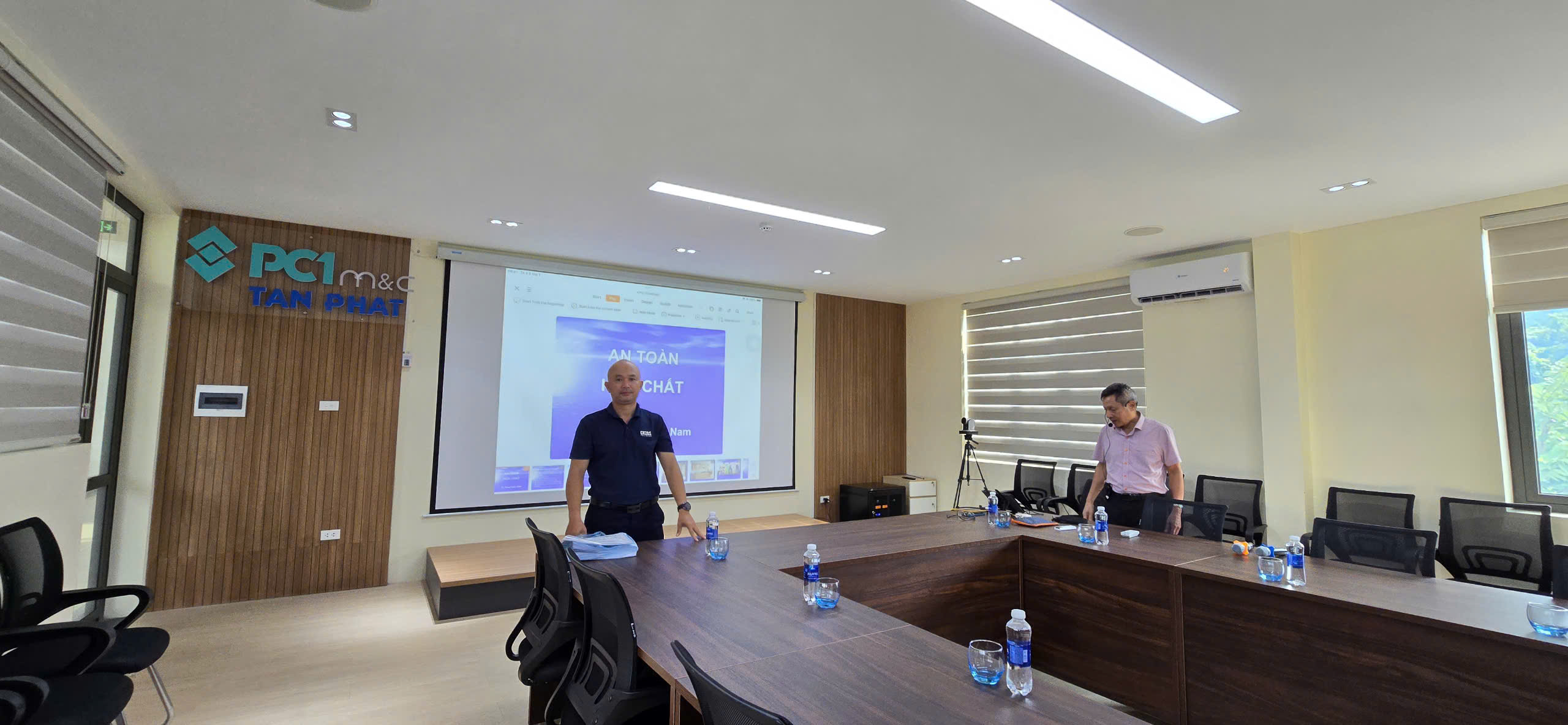 HUẤN LUYỆN AT, VSLĐ TẠI CÔNG TY CỔ PHẦN KHOÁNG SẢN TẤN PHÁT