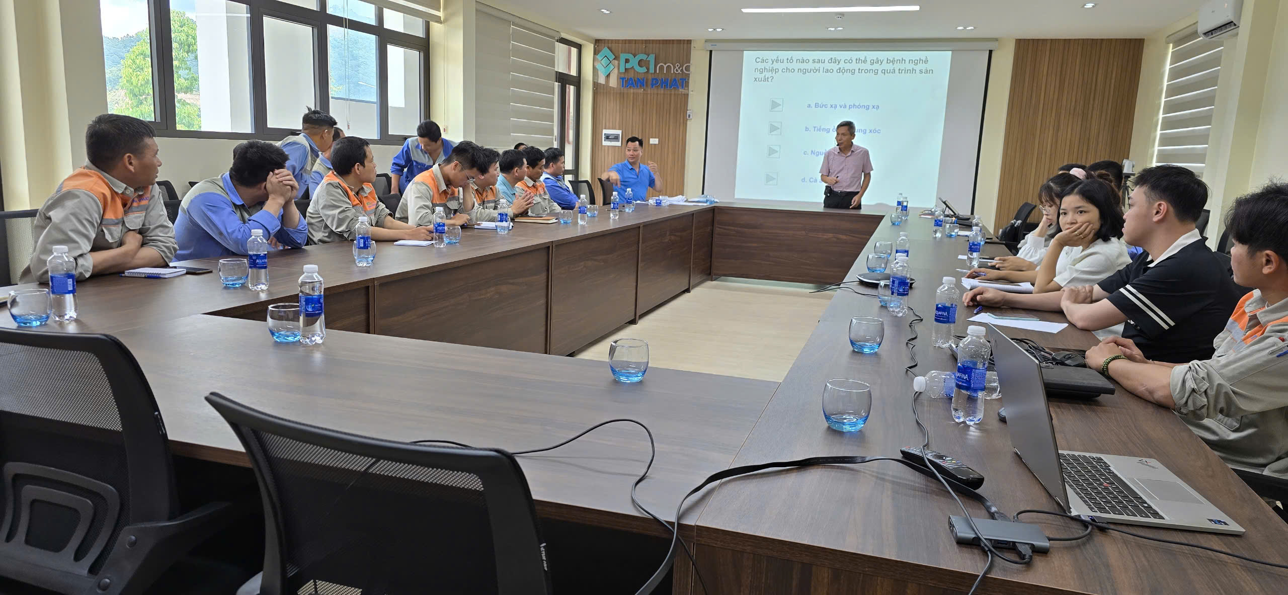 HUẤN LUYỆN AT, VSLĐ TẠI CÔNG TY CỔ PHẦN KHOÁNG SẢN TẤN PHÁT