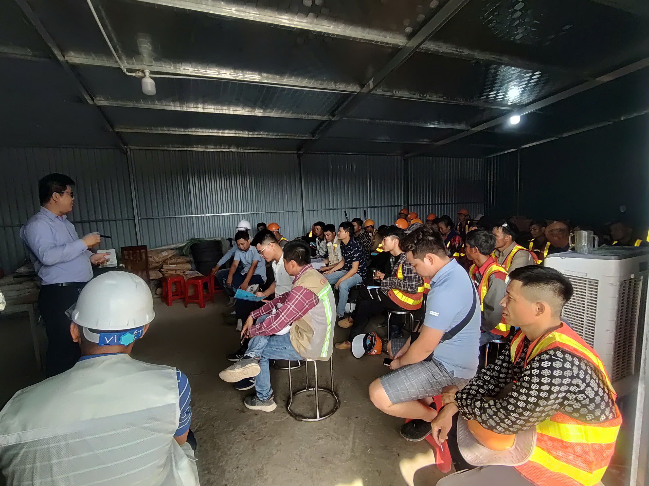 Huấn luyện an toàn, vệ sinh lao động tại Công ty TNHH Thương mại Sản xuất & Dịch vụ Hồng Hà