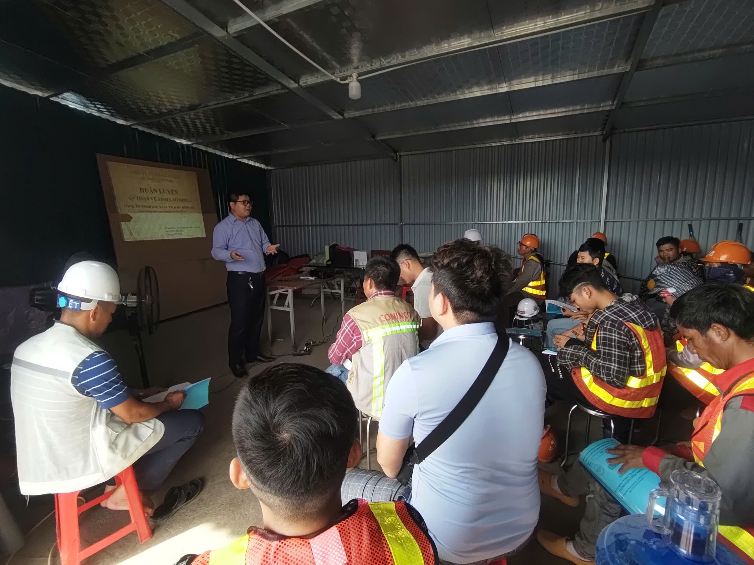 Huấn luyện an toàn, vệ sinh lao động tại Công ty TNHH Thương mại Sản xuất & Dịch vụ Hồng Hà