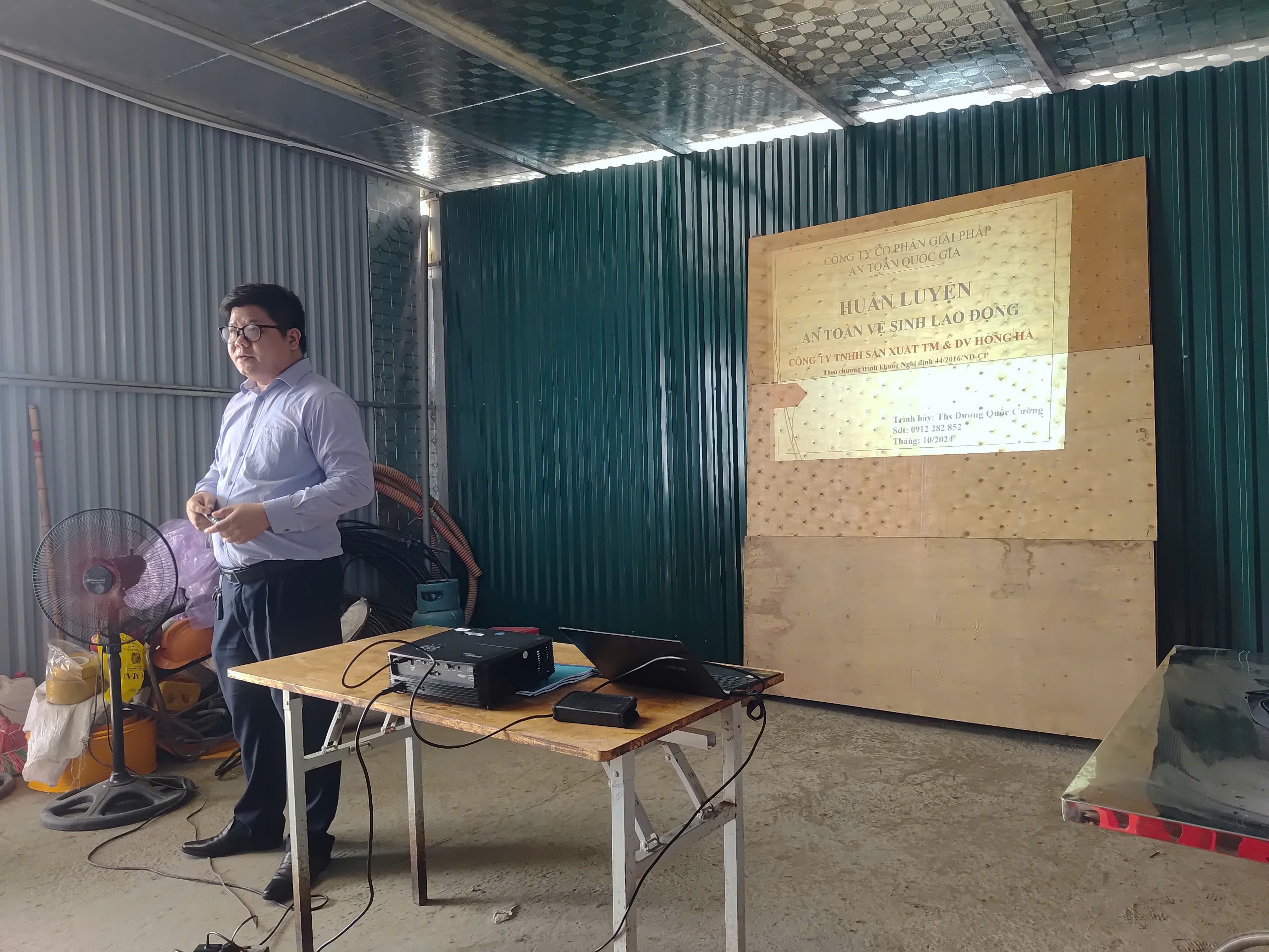 Huấn luyện an toàn, vệ sinh lao động tại Công ty TNHH Thương mại Sản xuất & Dịch vụ Hồng Hà