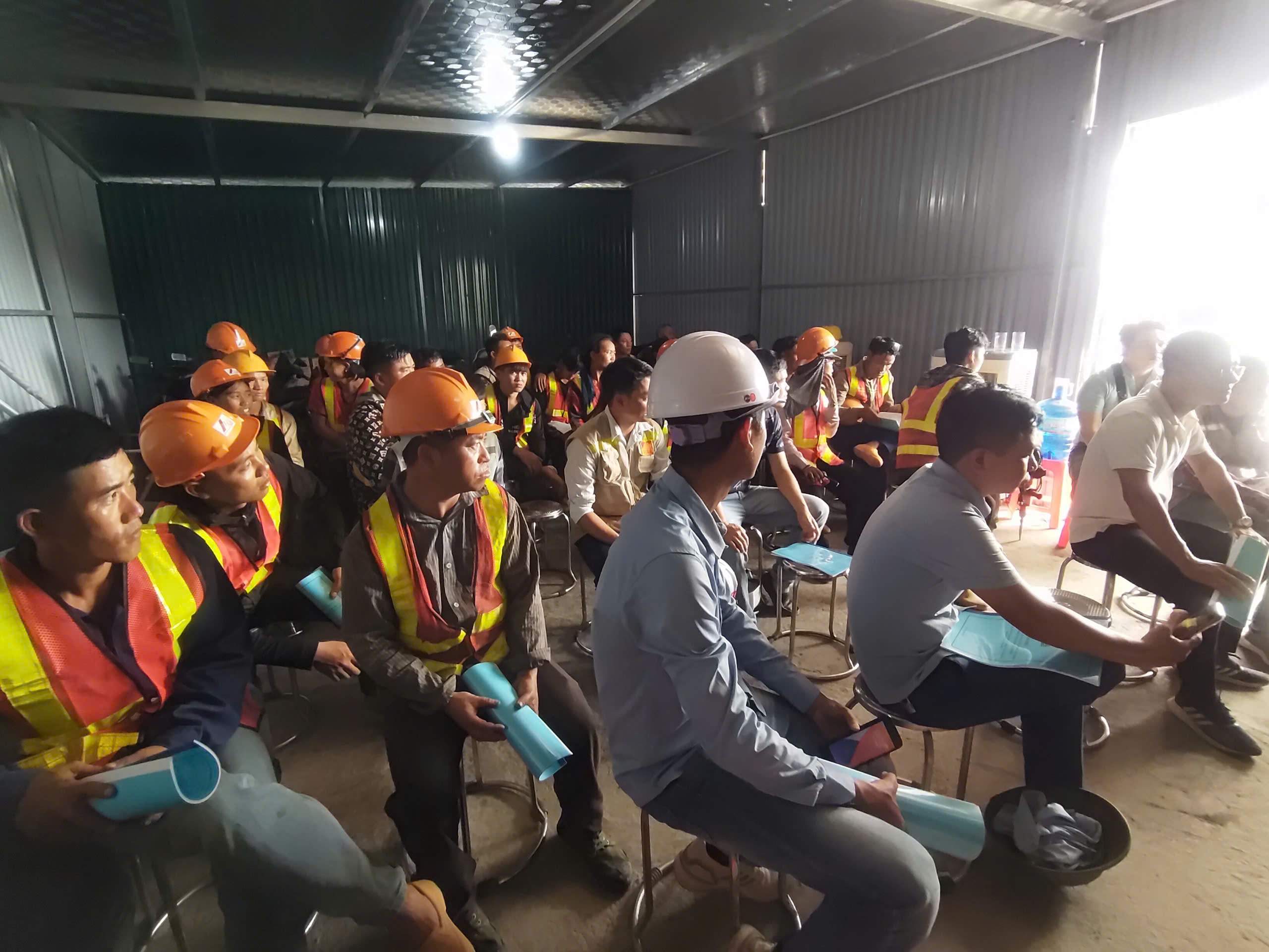 Huấn luyện an toàn, vệ sinh lao động tại Công ty TNHH Thương mại Sản xuất & Dịch vụ Hồng Hà