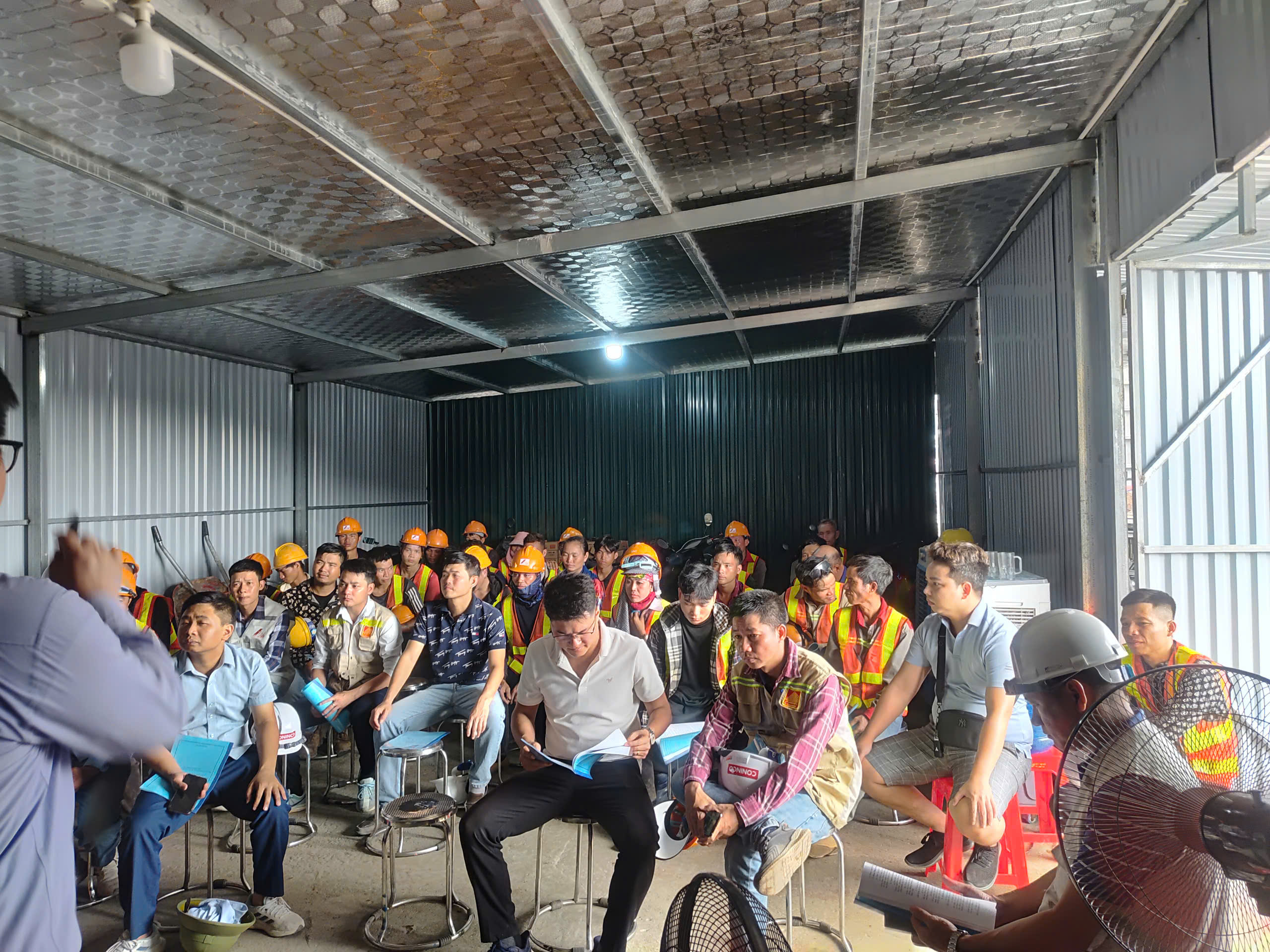 Huấn luyện an toàn, vệ sinh lao động tại Công ty TNHH Thương mại Sản xuất & Dịch vụ Hồng Hà