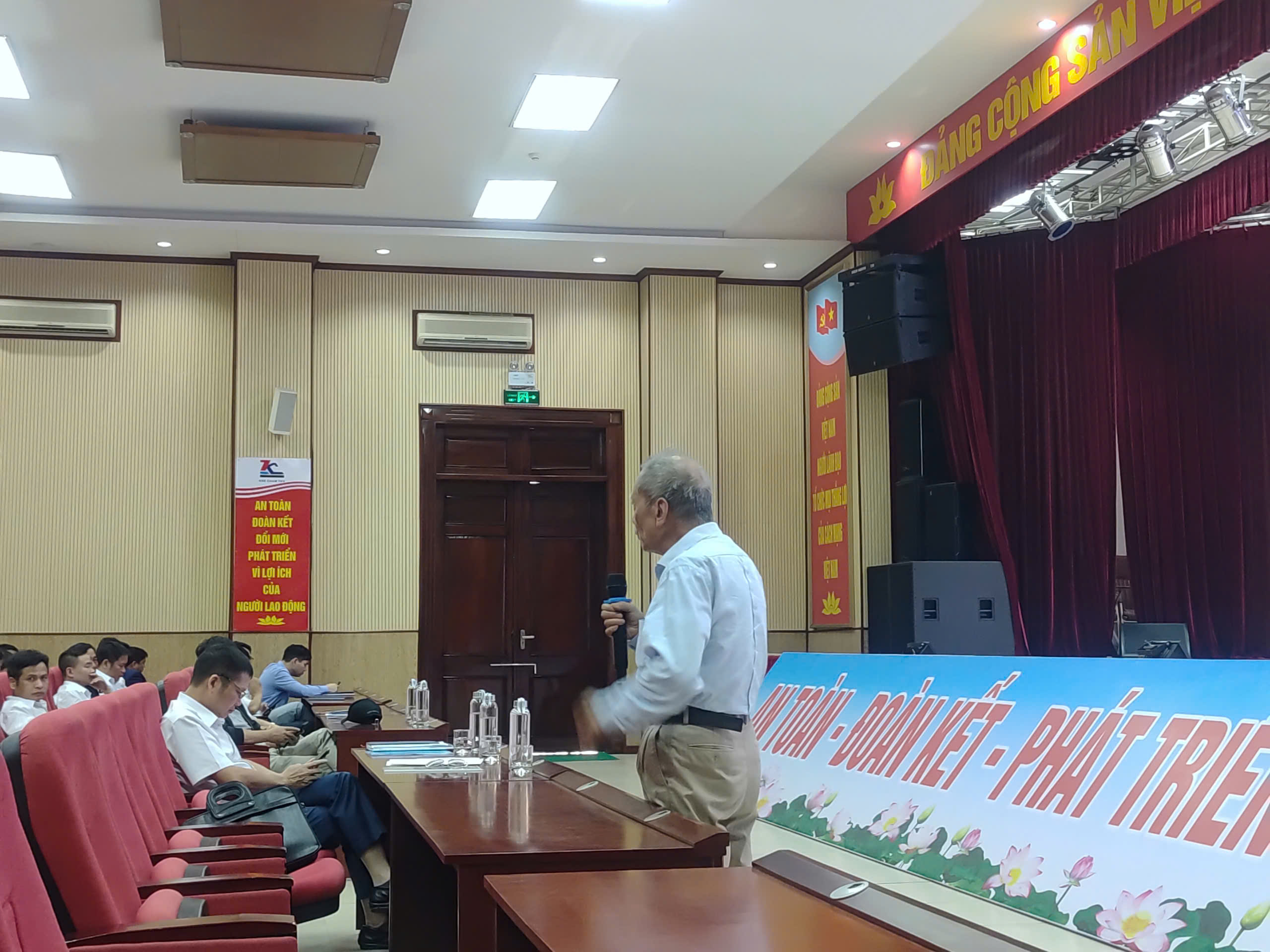 HUẤN LUYỆN AN TOÀN, VỆ SINH LAO ĐỘNG TẠI CÔNG TY THAN KHE CHÀM - TKV