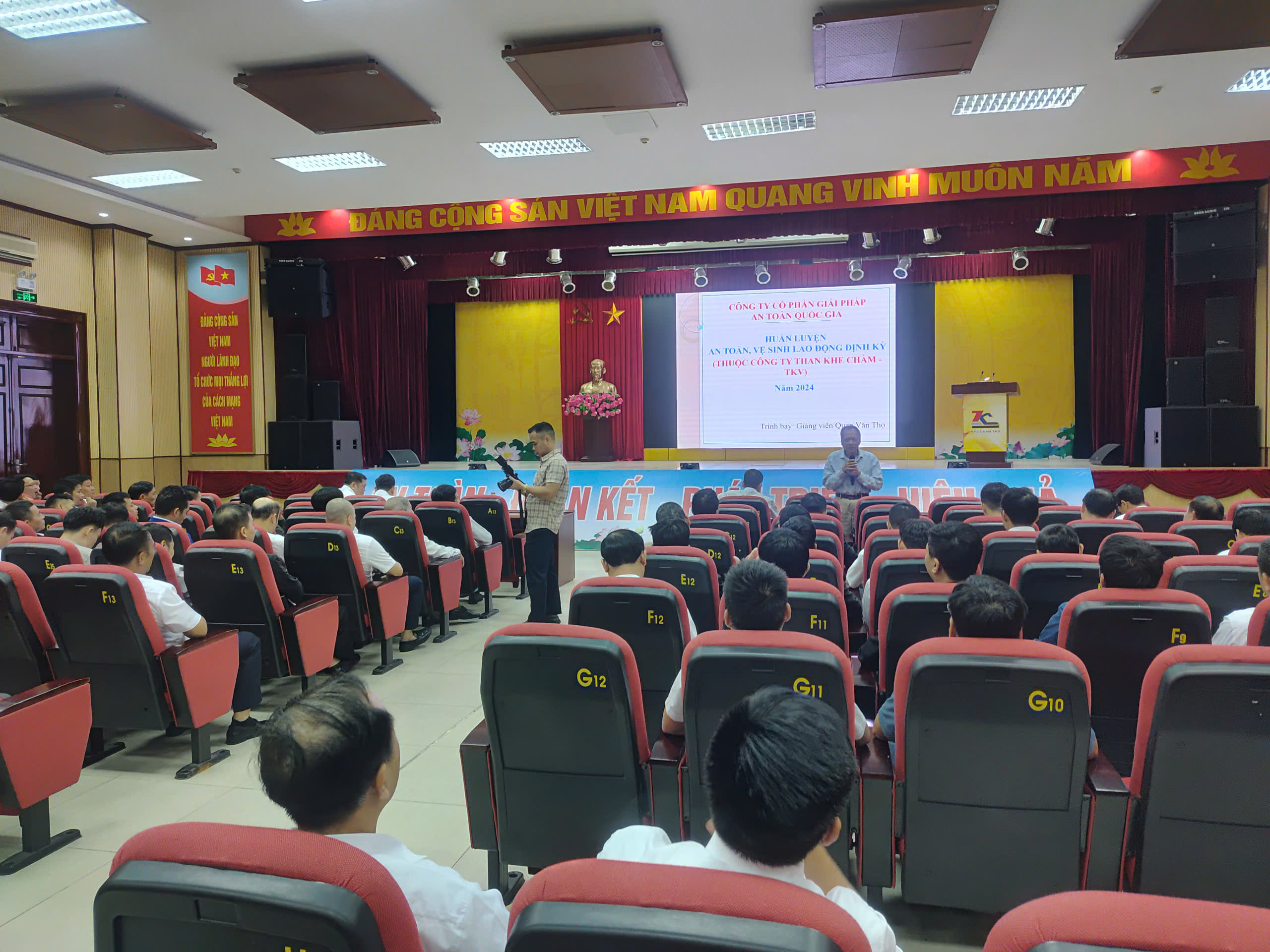 HUẤN LUYỆN AN TOÀN, VỆ SINH LAO ĐỘNG TẠI CÔNG TY THAN KHE CHÀM - TKV