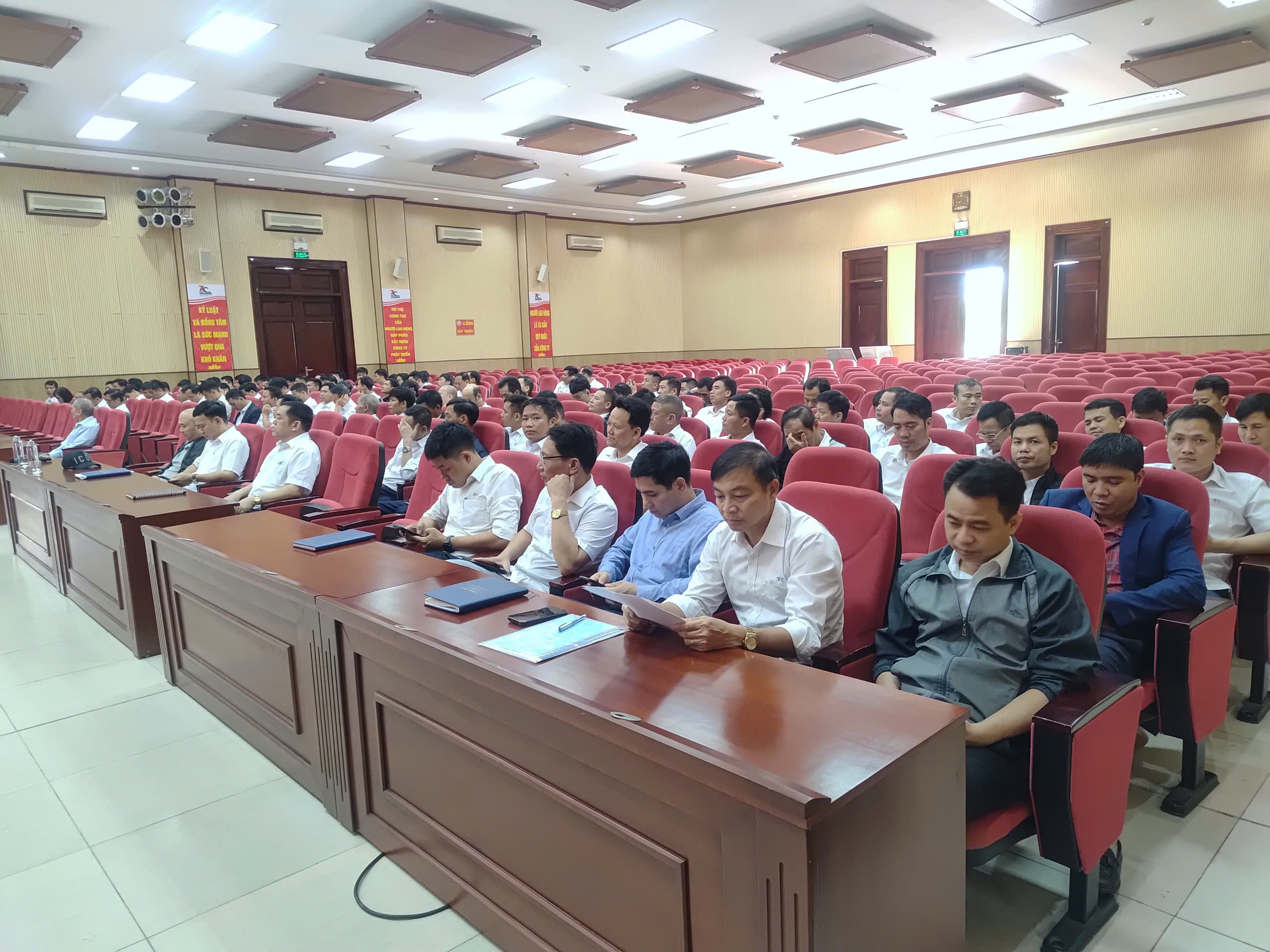 HUẤN LUYỆN AN TOÀN, VỆ SINH LAO ĐỘNG TẠI CÔNG TY THAN KHE CHÀM - TKV